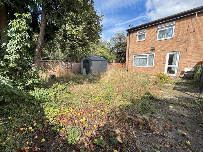 3 Bedroom Semi-Detached House For Sale In Warrens Shawe Lane, Edgware, HA8