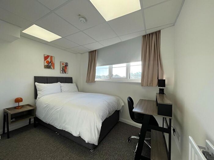 Apartment To Rent In Wilbury Villas -, S70