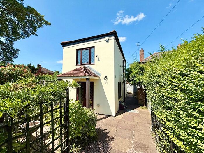 2 Bedroom Link Detached House For Sale In Lickhill Road, Stourport-on-Severn, Worcestershire, DY13