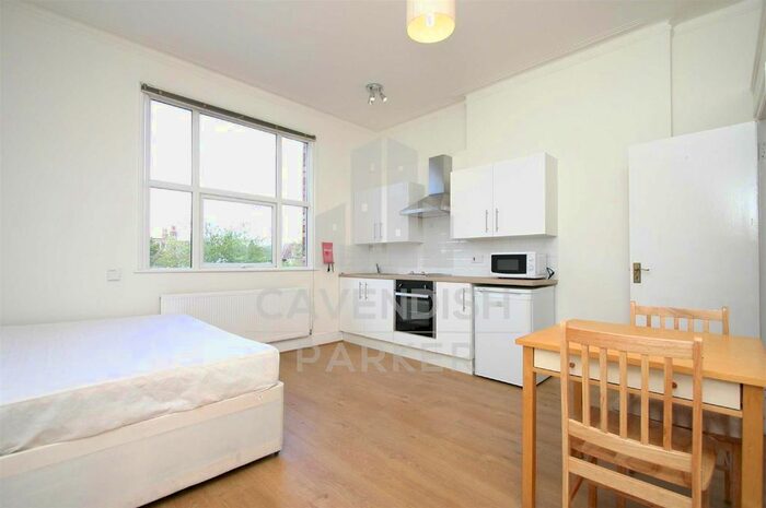 Studio To Rent In Manstone Road, Kilburn, London, NW2