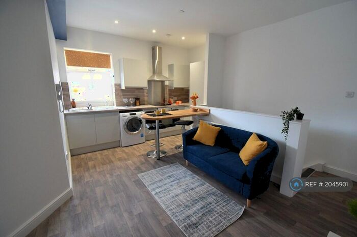 2 Bedroom Flat To Rent In Dalton Street, Cardiff, CF24