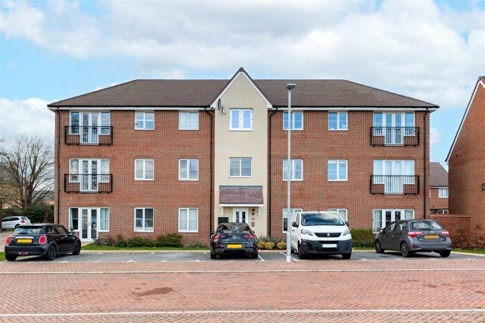 2 Bedroom Apartment For Sale In Elder Avenue, Stotfold, SG5