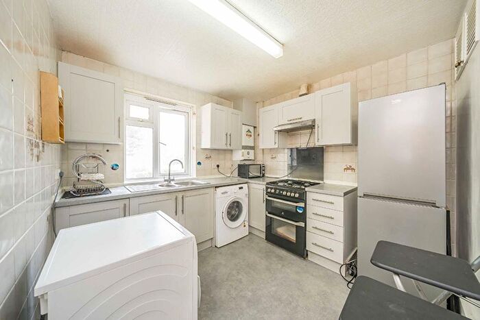 3 Bedroom Flat To Rent In Tamworth Lane, Streatham, CR4