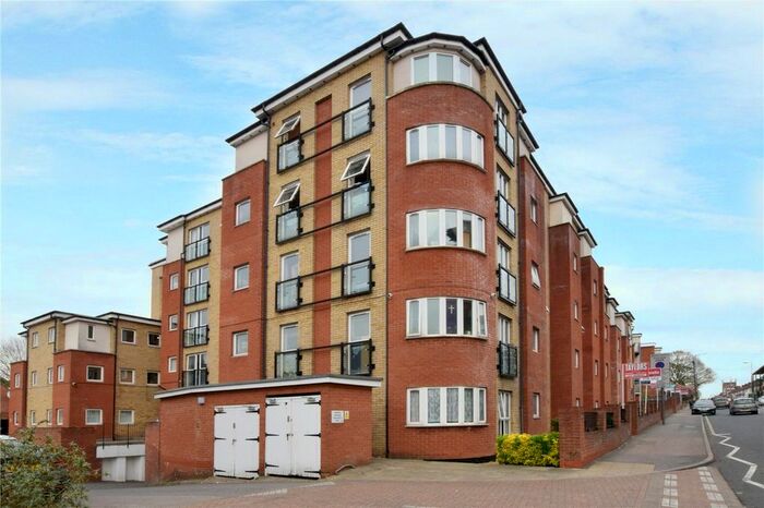 2 Bedroom Flat To Rent In Lucida Court, - Whippendell Road, Watford, Herts, WD18
