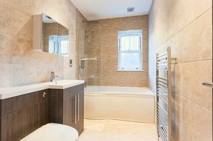 1 Bedroom Flat To Rent In Whitehall Road, Woodford Green IG8