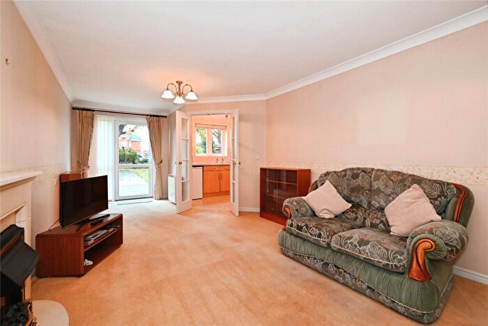 2 Bedroom Apartment For Sale In Stevens Court, Winnersh, RG41