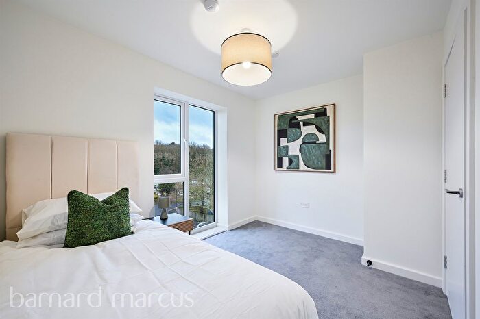 2 Bedroom Flat For Sale In Hyde Road, Sanderstead, South Croydon, CR2