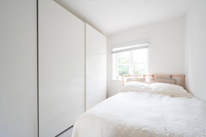 1 Bedroom Flat For Sale In Fern Walk, Bermondsey, London, SE16