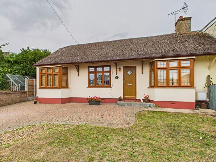 4 Bedroom Semi-Detached Bungalow For Sale In Vincent Close, Corringham, SS17