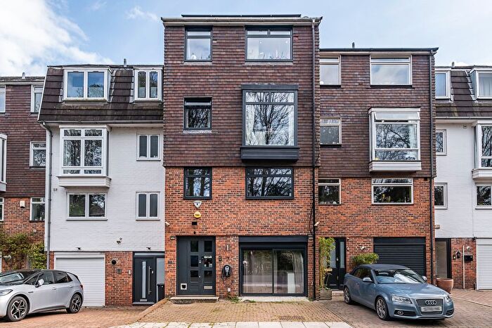 4 Bedroom Terraced House For Sale In Chiswick Quay, London, W4