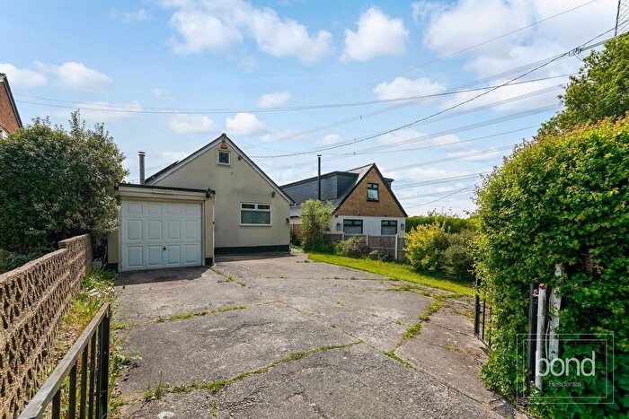 3 Bedroom Chalet For Sale In Southend Road, Howe Green, Chelmsford, CM2