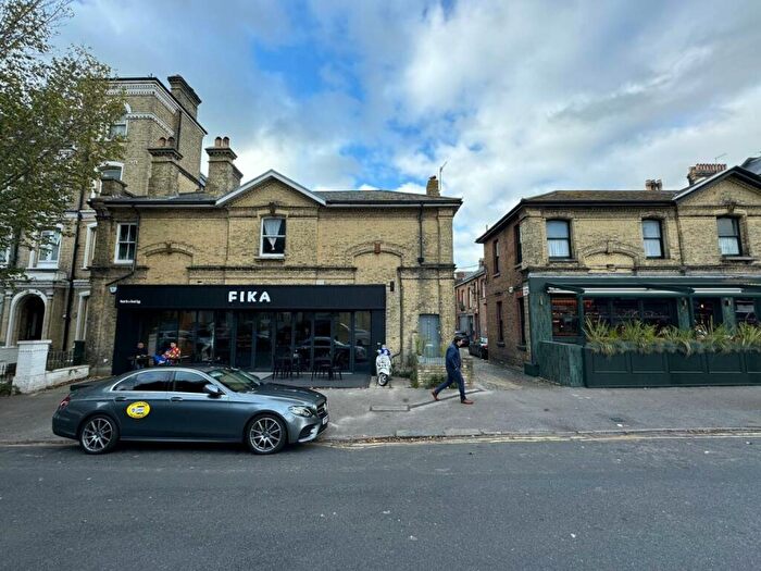 3 Bedroom Flat To Rent In Victoria Grove, Hove, East Sussex, BN3