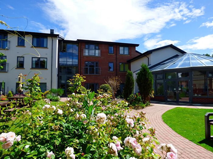 2 Bedroom Flat For Sale In Worcester Road, Malvern, Worcestershire, WR14
