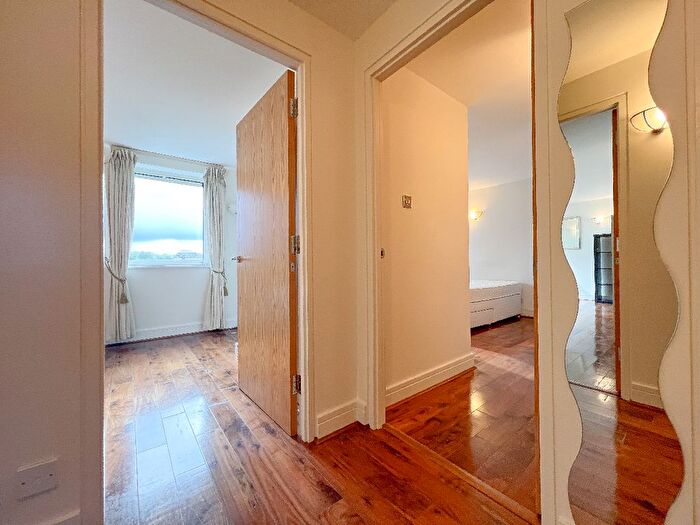 2 Bedroom Flat To Rent In Consort Rise House, Buckingham Palace Road, London, SW1W