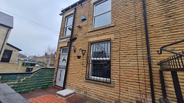 2 Bedroom End Of Terrace House To Rent In Jubilee Place, Morley, Leeds, LS27