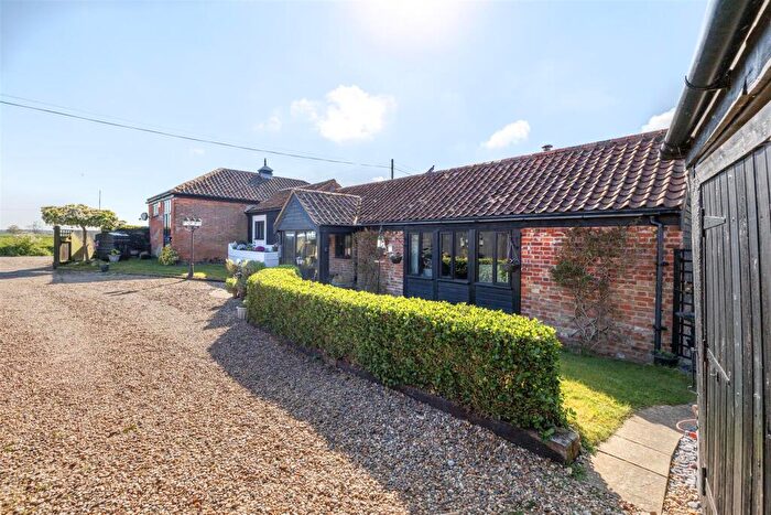 4 Bedroom Barn Conversion For Sale In Pound Lane, Toft Monks, NR34