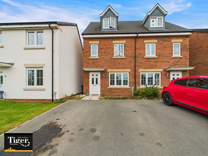 3 Bedroom Semi-Detached House For Sale In Blackfield Gardens, Warton, PR4