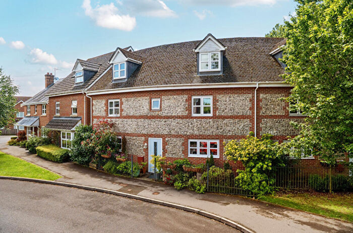 5 Bedroom Semi-Detached House For Sale In Goldcrest Way, Four Marks, Alton, GU34