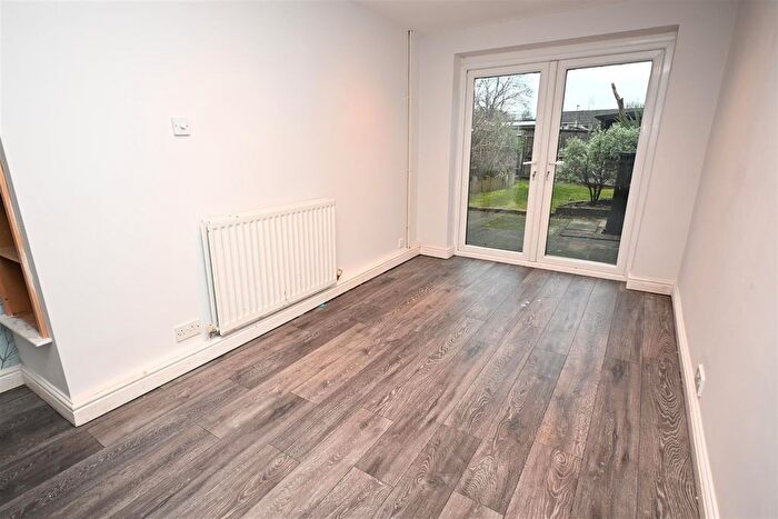 3 Bedroom Terraced House For Sale In Britten Road, Basingstoke, RG22