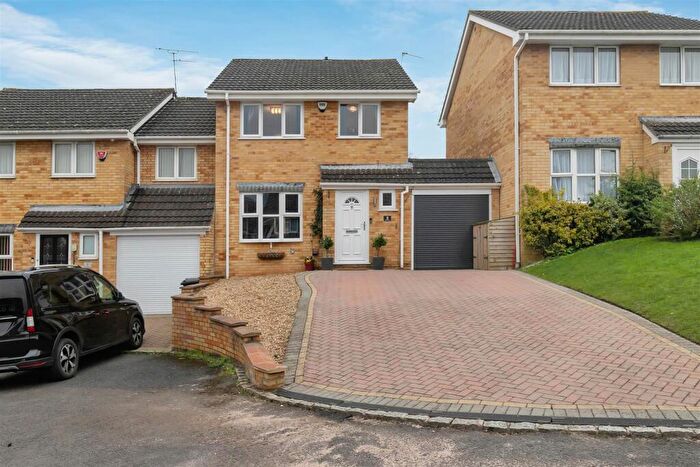 4 Bedroom Semi Detached House For Sale In Makin Close, Warmley, BS30