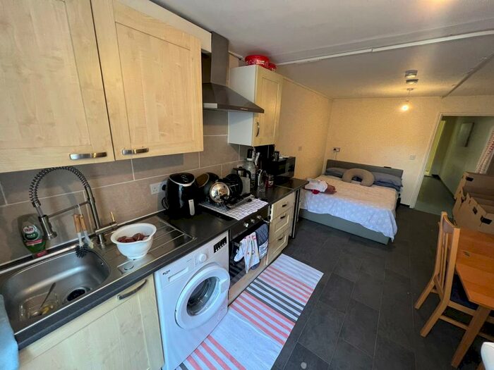 1 Bedroom Flat To Rent In Cann Hall Road, E11