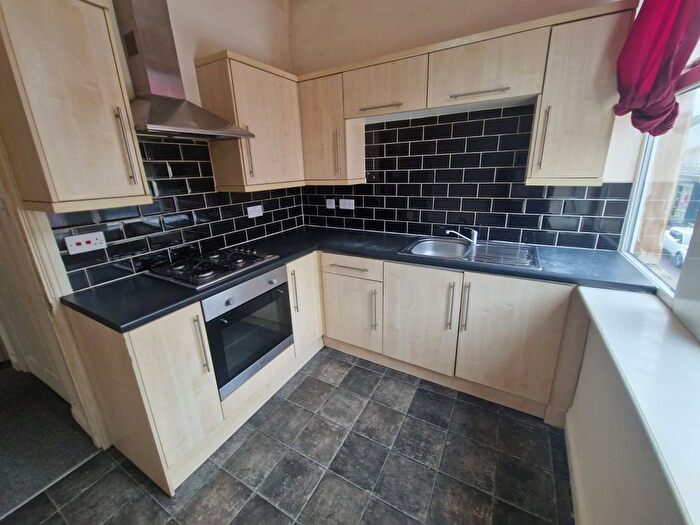 4 Bedroom Maisonette To Rent In Woodbine Place, Gateshead, NE8