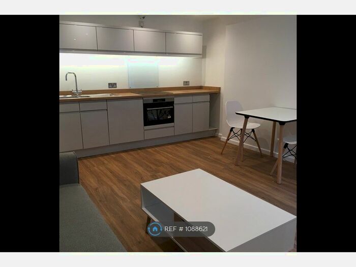 1 Bedroom Flat To Rent In Adair House, Epsom, KT19