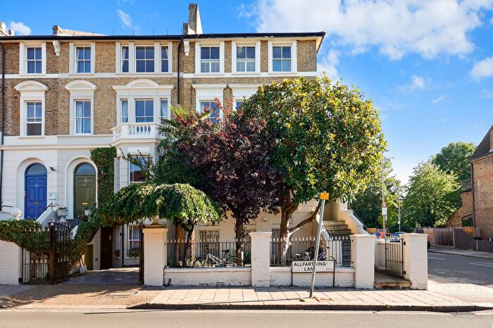 2 Bedroom Flat For Sale In Allfarthing Lane, Wandsworth, SW18