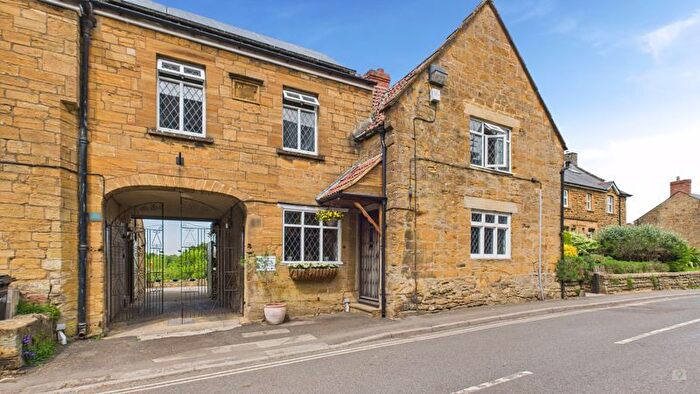 4 Bedroom End Of Terrace House For Sale In High Street, Stoke Sub Hamdon, TA14
