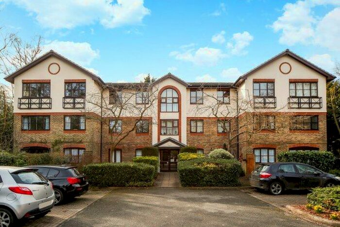 1 Bedroom Flat To Rent In Parkside, Wimbledon, SW19