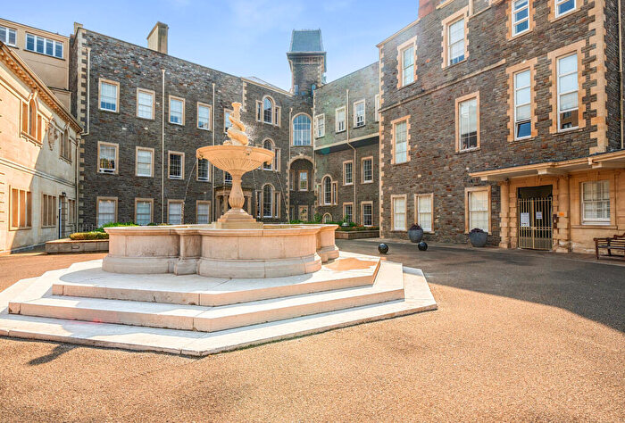 1 Bedroom Apartment For Sale In Guinea Street, Bristol, Somerset, BS1