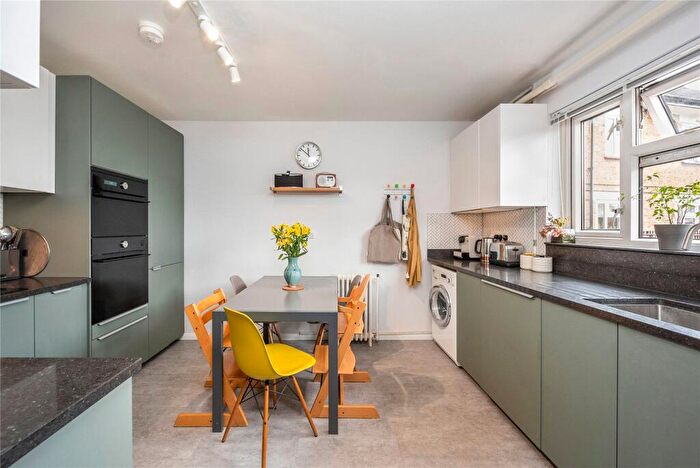 3 Bedroom Flat For Sale In Mortlake High Street, Mortlake, SW14
