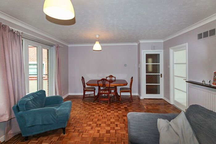2 Bedroom Flat To Rent In Ashmead, London, N14