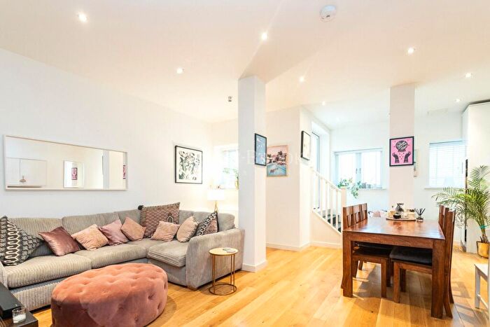 1 Bedroom Apartment To Rent In Babik Court, Shacklewell Lane, Hackney, E8