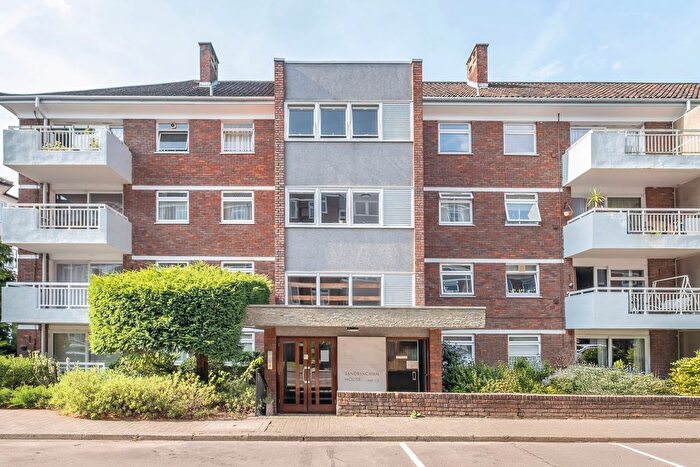 3 Bedroom Flat For Sale In Sheen Road, Richmond, TW10