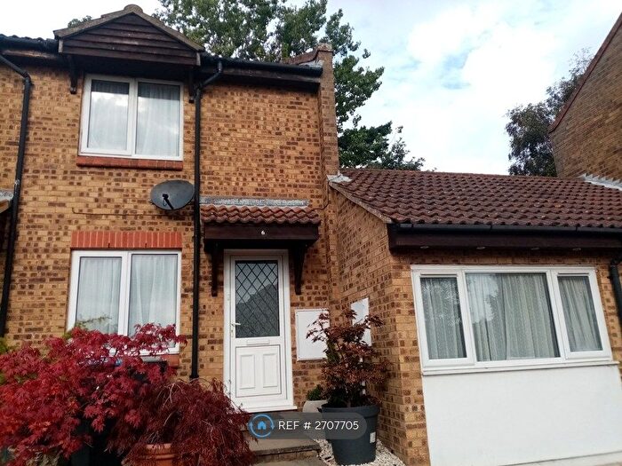 3 Bedroom Semi-Detached House To Rent In Curlinge Court, Ramsgate, CT11