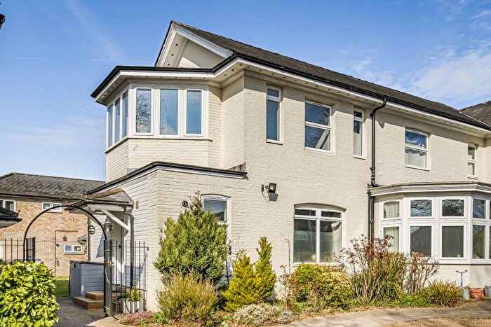 1 Bedroom Flat To Rent In Walton-on-Thames, Surrey, KT12