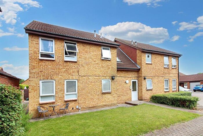 Flat To Rent In Grasslands, Aylesbury, HP20