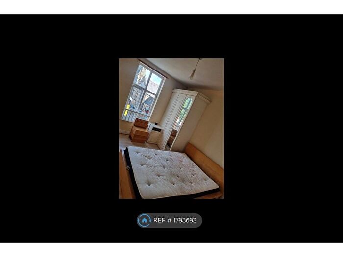 2 Bedroom Flat To Rent In Stockport Road, Manchester, M19