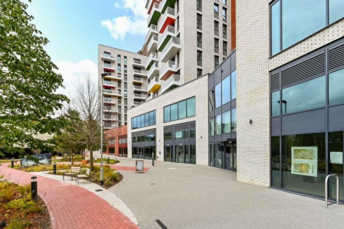 3 Bedroom Flat To Rent In Carter House, Maidenhead, SL6