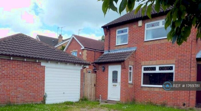 3 Bedroom Semi-Detached House To Rent In Brandon Way, Kingswood, Hull, HU7