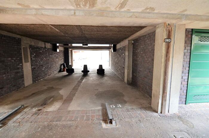 Garage / Parking To Rent In Augustus Close, Brentford, TW8