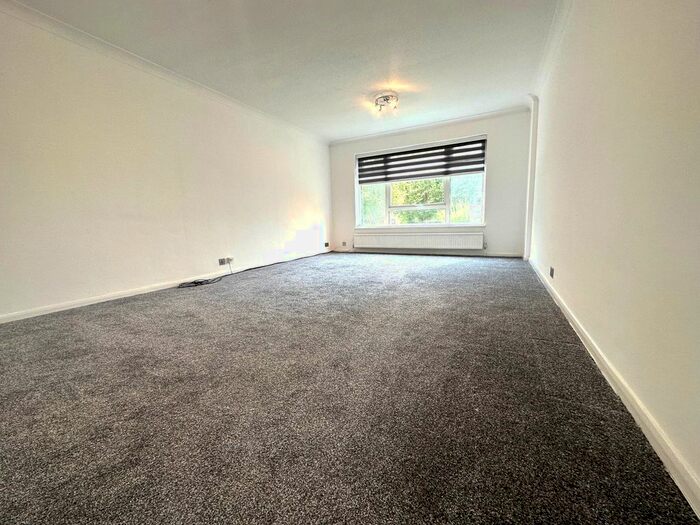 2 Bedroom Flat To Rent In High Road, London, N20