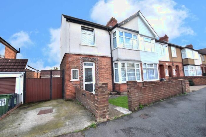 3 Bedroom Semi-Detached House To Rent In Devon Road, Luton, Bedfordshire, LU2