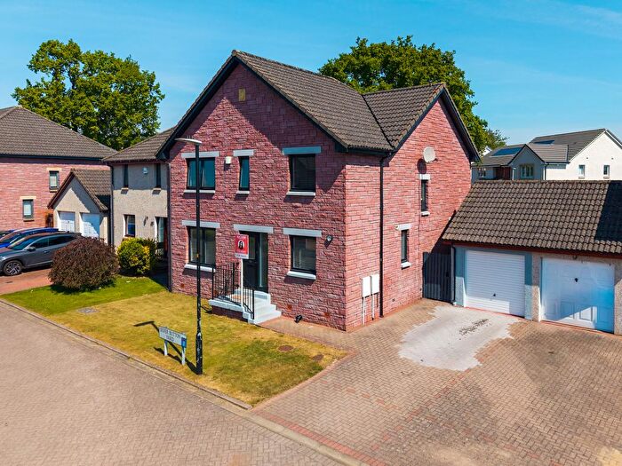 5 Bedroom Semi-Detached House For Sale In Silver Button Yard, Dundee, DD4