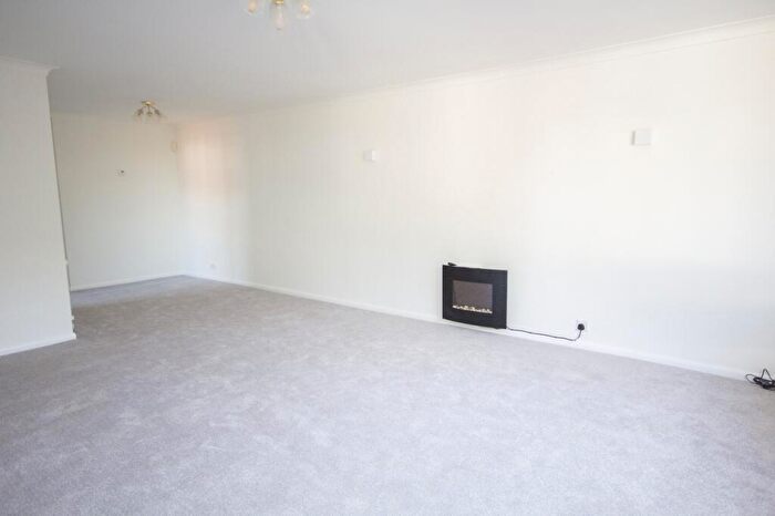 2 Bedroom Detached Bungalow To Rent In Parkfields Drive, Derby, Derbyshire, DE22