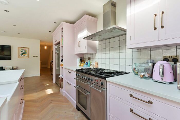 2 Bedroom Detached House To Rent In Lime Grove, London, W12