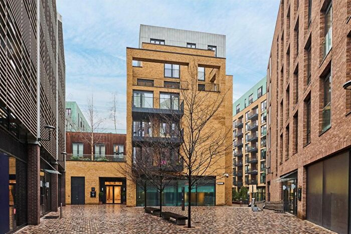 1 Bedroom Flat To Rent In Drapers Yard, London, SW18