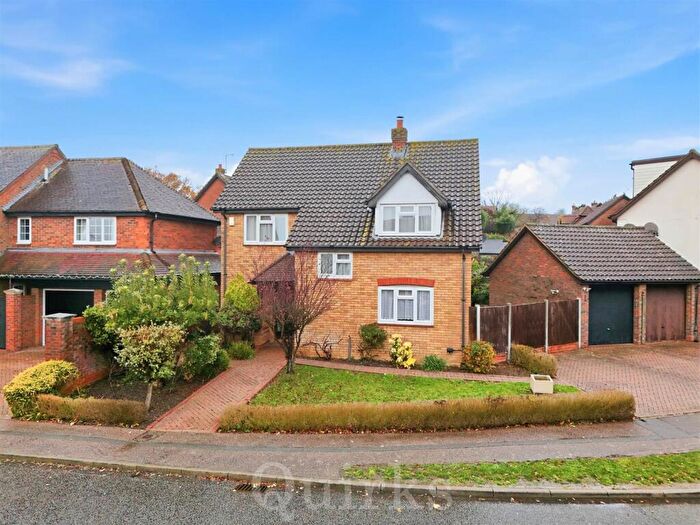 4 Bedroom Detached House For Sale In Coopers Drive, Billericay, CM11
