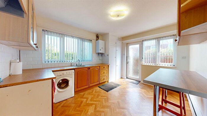 2 Bedroom Detached Bungalow For Sale In Fane Close, Stamford, PE9